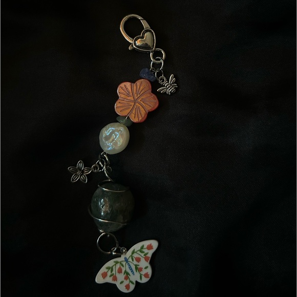 🌺CRYSTAL KEYCHAIN
🌺HANDMADE
🌺STAINLESS STEEL CHARMS
🌺100% REAL GREEN AGATE - Picture 5 of 5